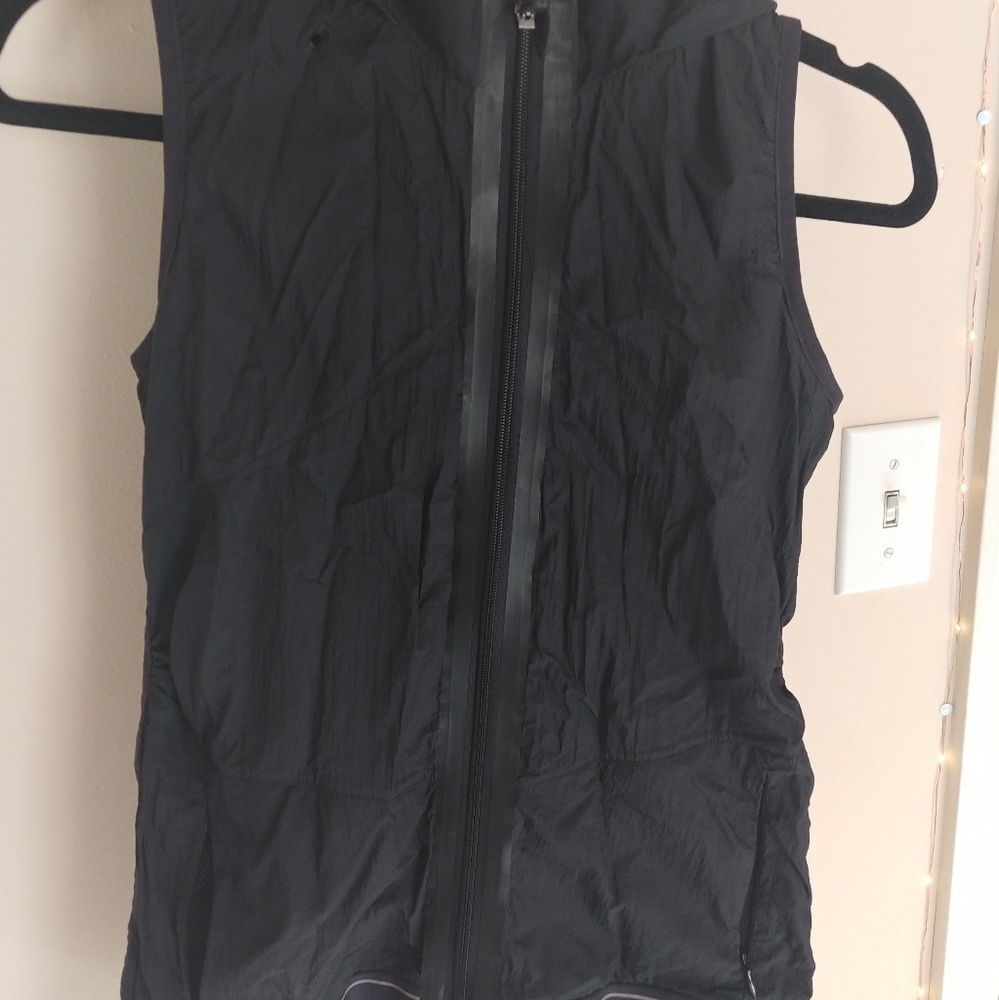 Fabletics hooded rain vest